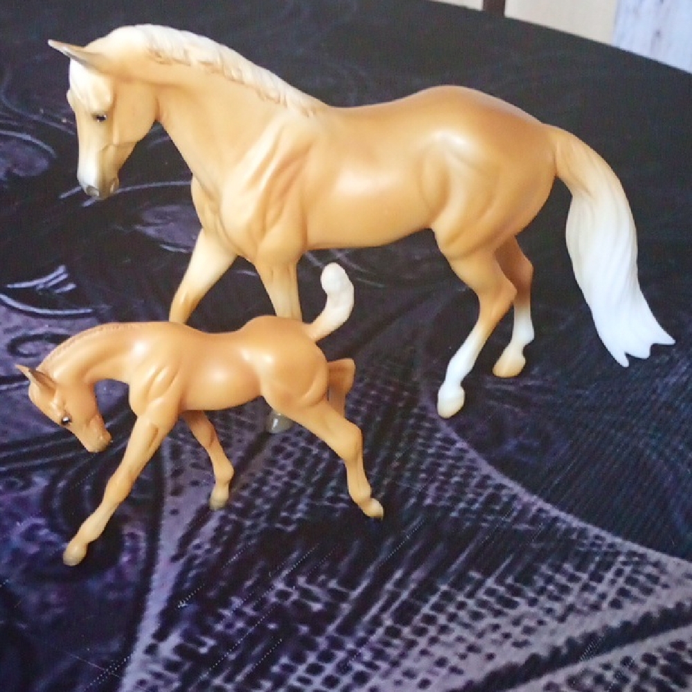 Breyer Palomino Quarter Horse And Foal Horse Playset